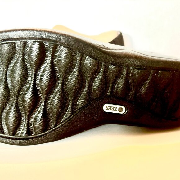 NWOT Bzees Size 8.5 - Picture 3 of 3